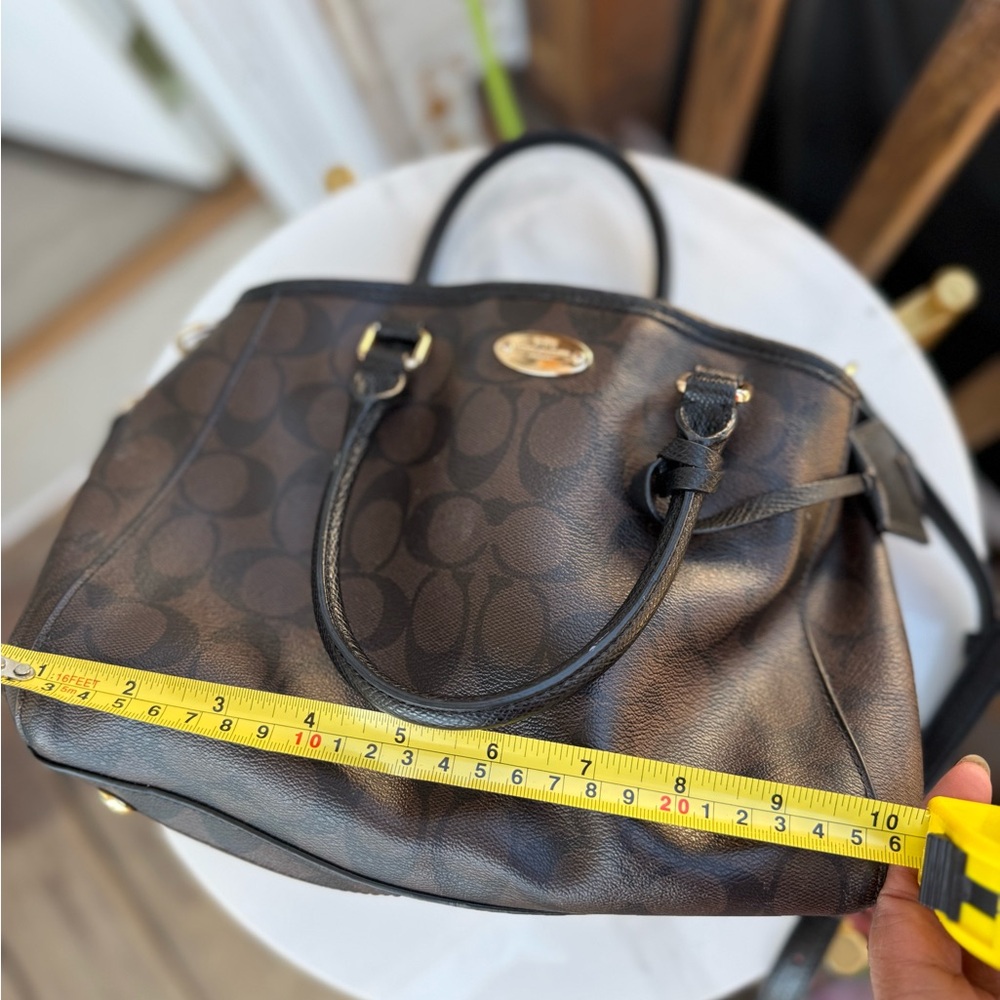 Coach Handbag F34605 Signature Mini

Margot Carryall Pattern - Picture 3 of 16